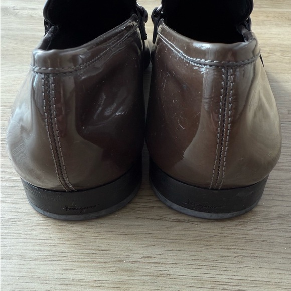 Salvatore Ferragamo 35VF 75440 Q19 bronze patent leather‎ shoes size 9.5